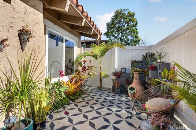 1090 Westward Lane 5, Costa Mesa, CA 92627