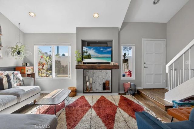 1090 Westward Lane 5, Costa Mesa, CA 92627