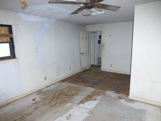 619 N Avenue A, Springtown, TX 76082