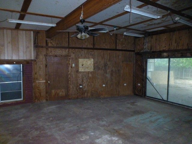 619 N Avenue A, Springtown, TX 76082