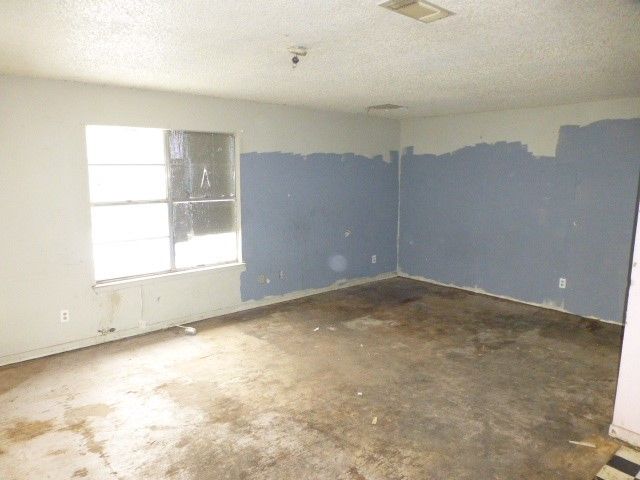 619 N Avenue A, Springtown, TX 76082
