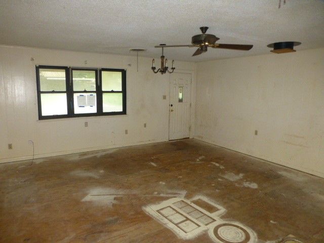 619 N Avenue A, Springtown, TX 76082