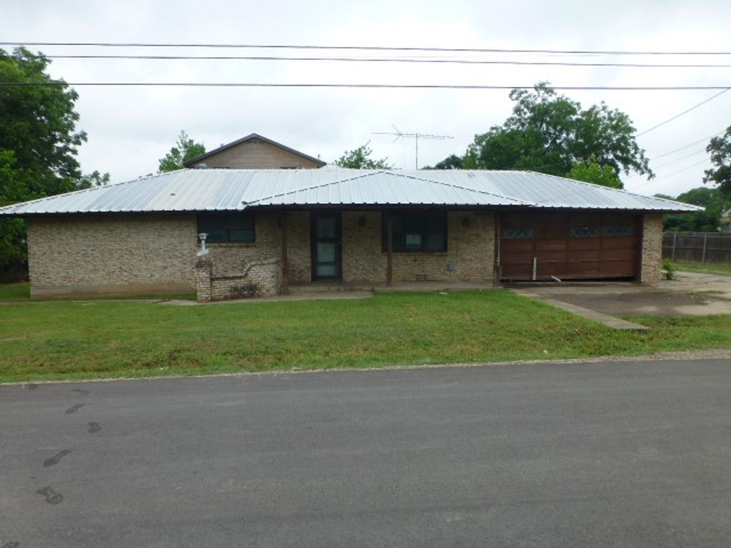 619 N Avenue A, Springtown, TX 76082