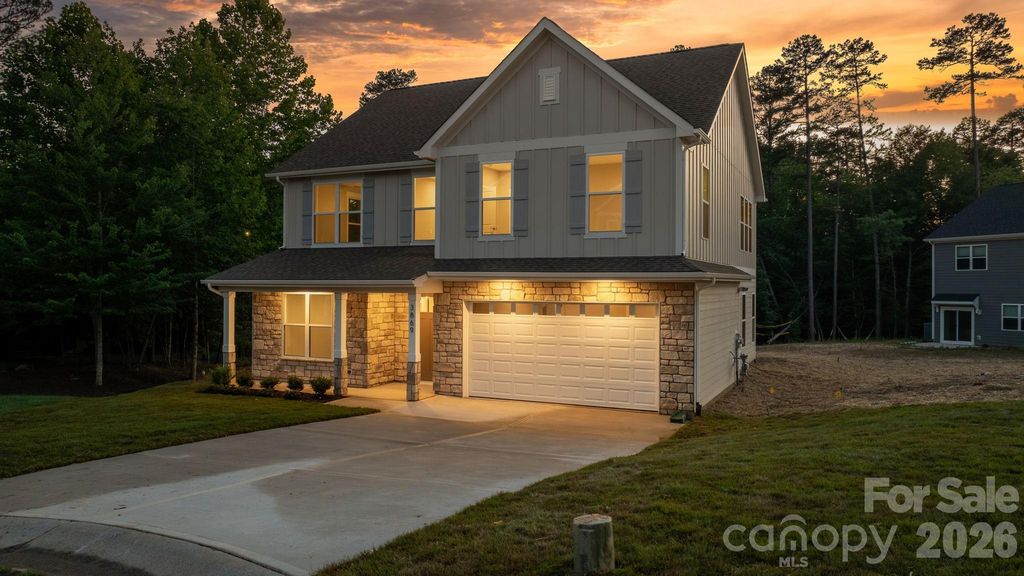3869 12th Street Court NE, Hickory, NC 28601