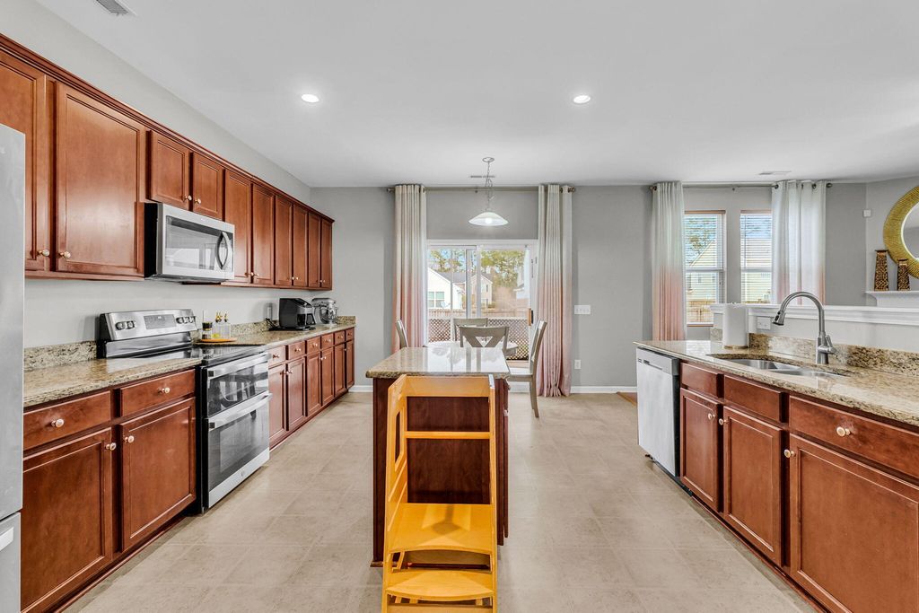 Image 13 of property listing at 415 Watershed Drive, Goose Creek, SC 29445