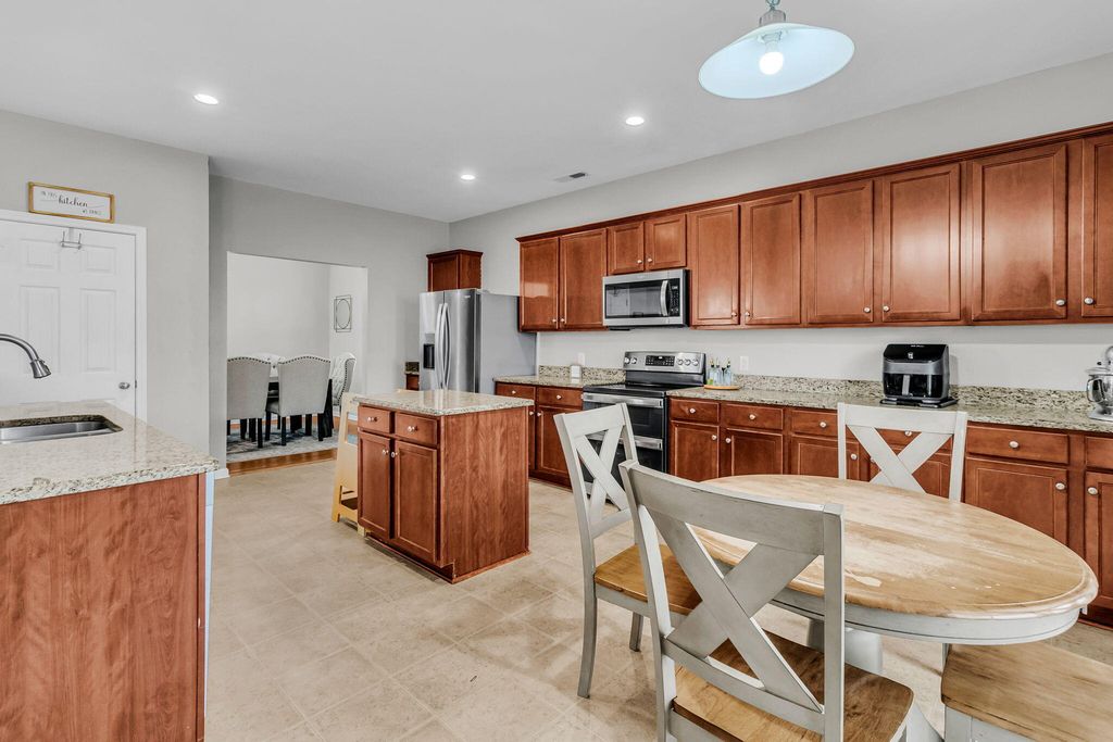 Image 14 of property listing at 415 Watershed Drive, Goose Creek, SC 29445