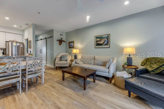 10 Yacht Cove Dr Apt 202, Hilton Head Island, SC 29928