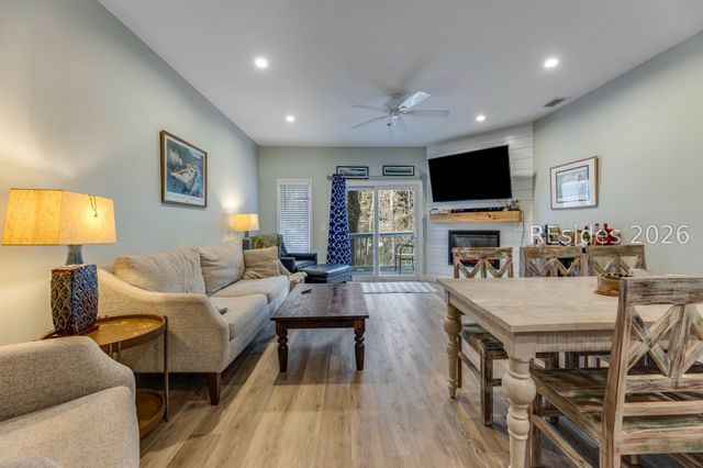 10 Yacht Cove Dr Apt 202, Hilton Head Island, SC 29928