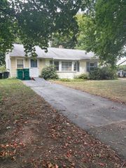 8 Boyd Rd, Woburn, MA 01801