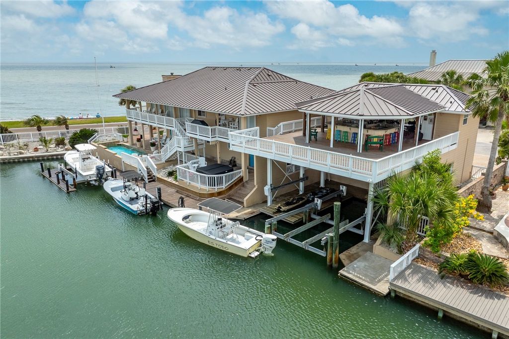 1 Blue Heron Dr, Rockport, TX 78382