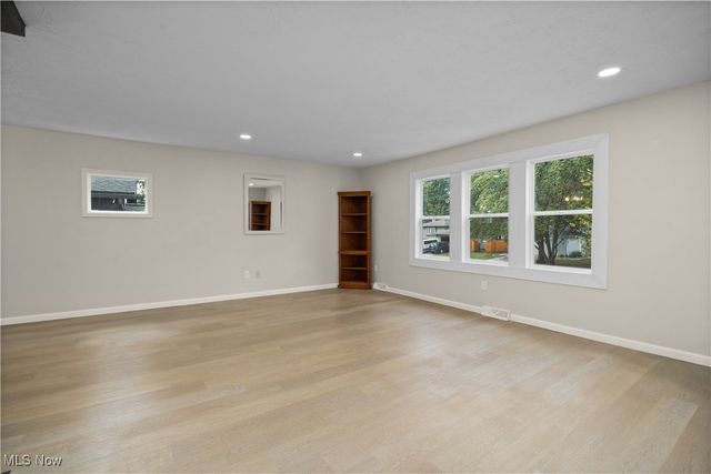 954 Bennett Drive, Elyria, OH 44035