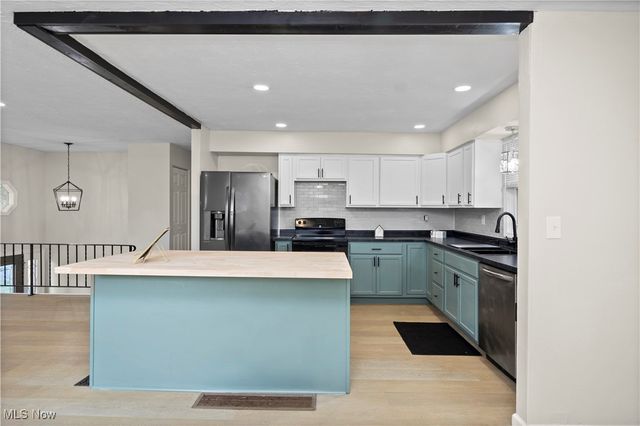 954 Bennett Drive, Elyria, OH 44035