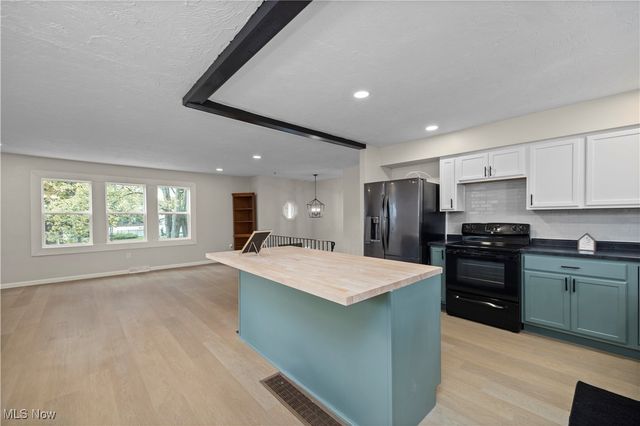 954 Bennett Drive, Elyria, OH 44035