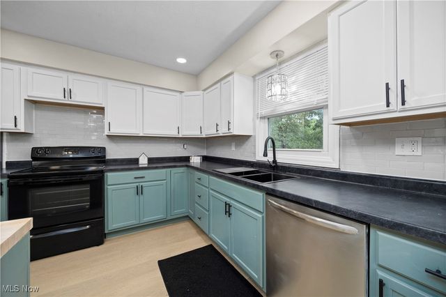 954 Bennett Drive, Elyria, OH 44035