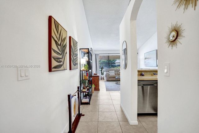 274 Coral Trace Ln, Delray Beach, FL 33445