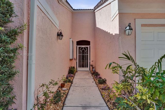 274 Coral Trace Ln, Delray Beach, FL 33445