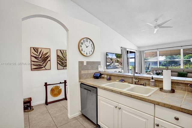 274 Coral Trace Ln, Delray Beach, FL 33445