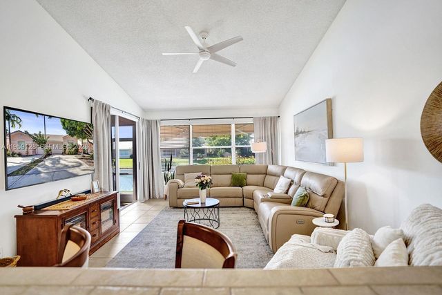 274 Coral Trace Ln, Delray Beach, FL 33445