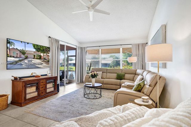 274 Coral Trace Ln, Delray Beach, FL 33445