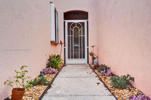 274 Coral Trace Ln, Delray Beach, FL 33445