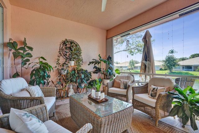 274 Coral Trace Ln, Delray Beach, FL 33445