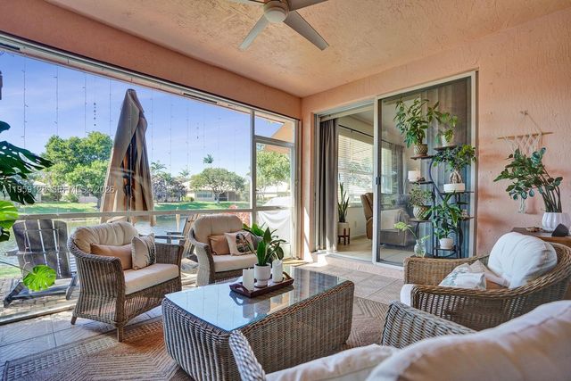 274 Coral Trace Ln, Delray Beach, FL 33445