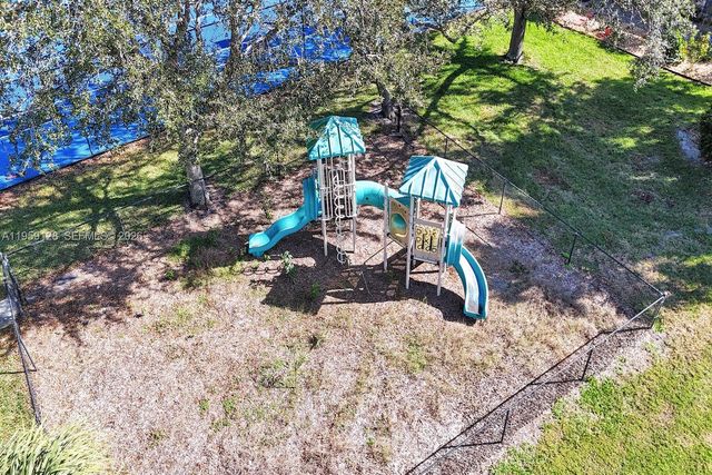 274 Coral Trace Ln, Delray Beach, FL 33445