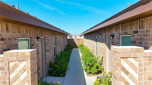 1008 W Kohala Avenue, Alton, TX 78574