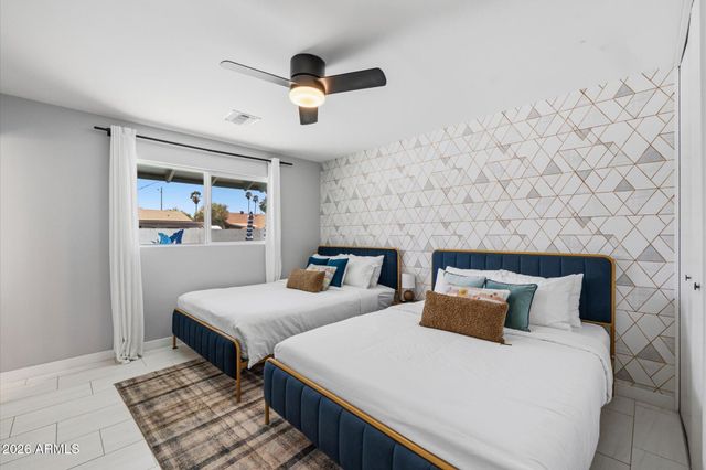 8243 E MONTECITO Avenue, Scottsdale, AZ 85251