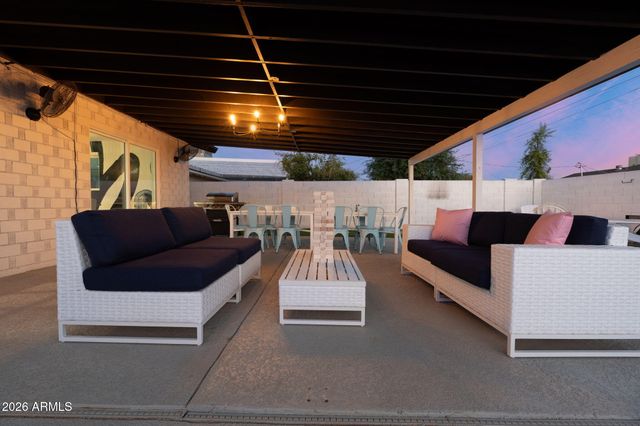 8243 E MONTECITO Avenue, Scottsdale, AZ 85251
