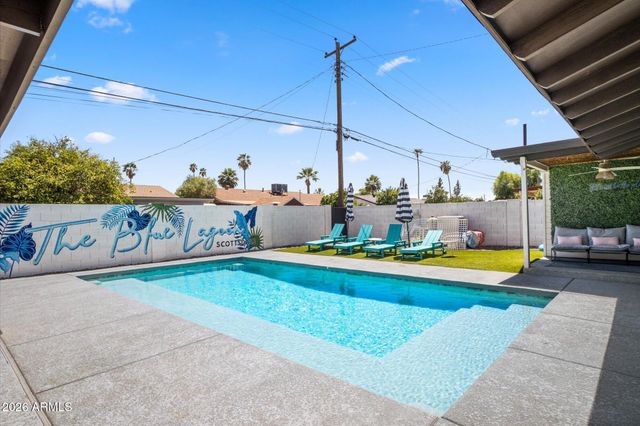 8243 E MONTECITO Avenue, Scottsdale, AZ 85251