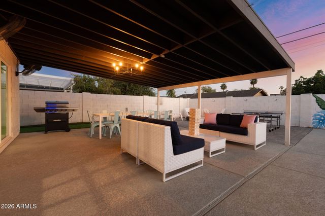 8243 E MONTECITO Avenue, Scottsdale, AZ 85251