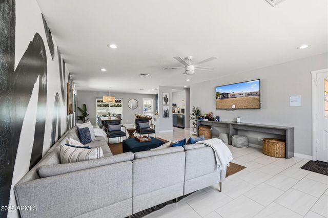8243 E MONTECITO Avenue, Scottsdale, AZ 85251