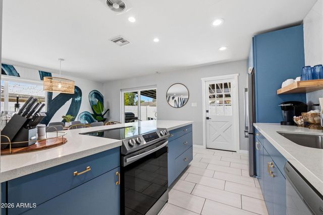 8243 E MONTECITO Avenue, Scottsdale, AZ 85251