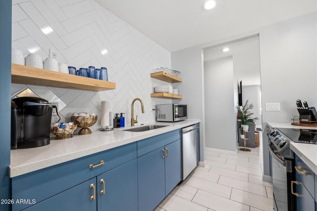 8243 E MONTECITO Avenue, Scottsdale, AZ 85251
