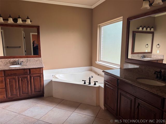 810 S Tallchief Avenue, Skiatook, OK 74070