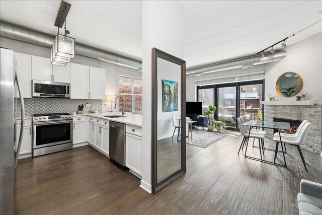 1155 W Madison Street 312, Chicago, IL 60607