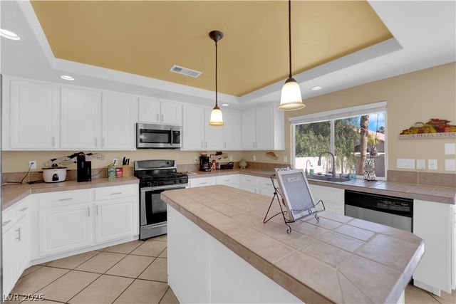 9852 Snowy Canyon Court, Las Vegas, NV 89183