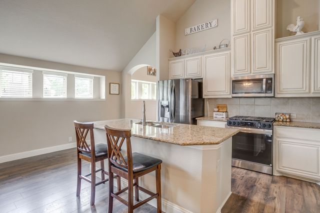 1033 Rustic Oak Way, Burleson, TX 76028