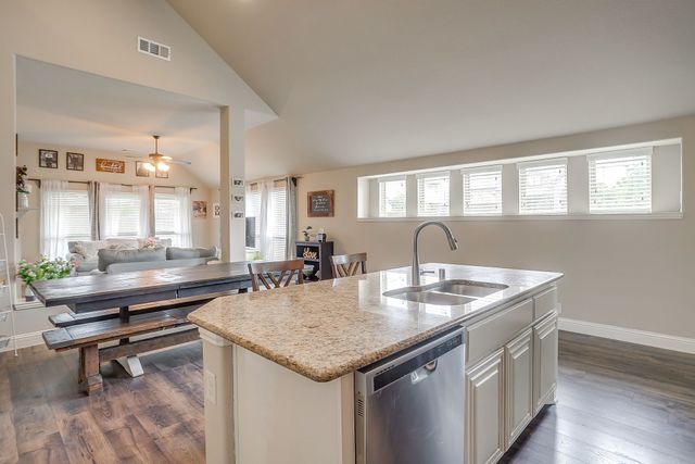 1033 Rustic Oak Way, Burleson, TX 76028