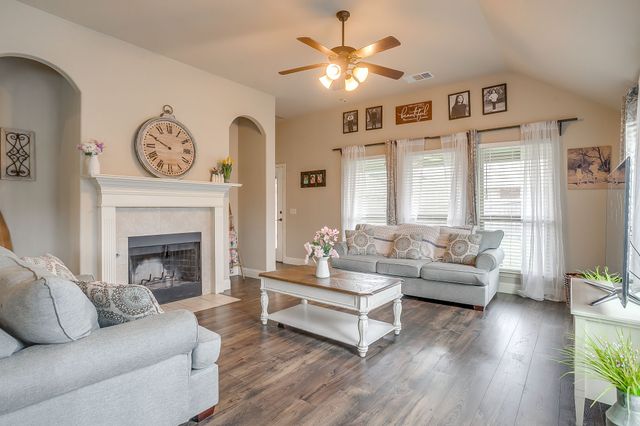 1033 Rustic Oak Way, Burleson, TX 76028