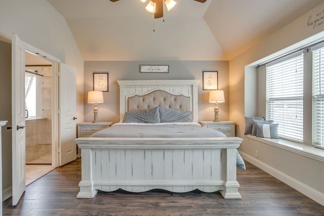 1033 Rustic Oak Way, Burleson, TX 76028