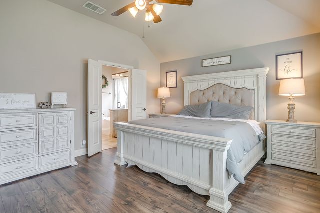 1033 Rustic Oak Way, Burleson, TX 76028