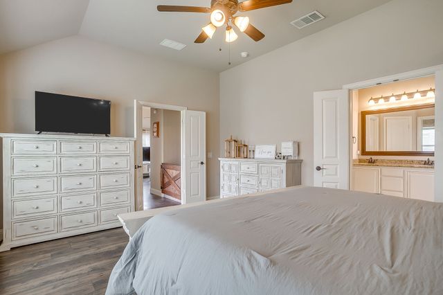 1033 Rustic Oak Way, Burleson, TX 76028