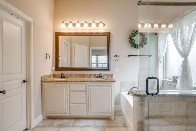 1033 Rustic Oak Way, Burleson, TX 76028