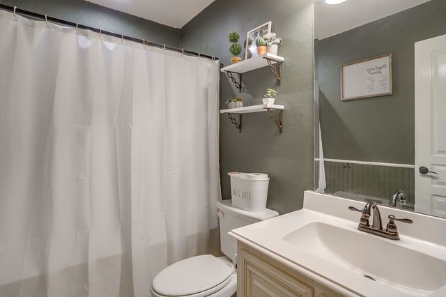 1033 Rustic Oak Way, Burleson, TX 76028