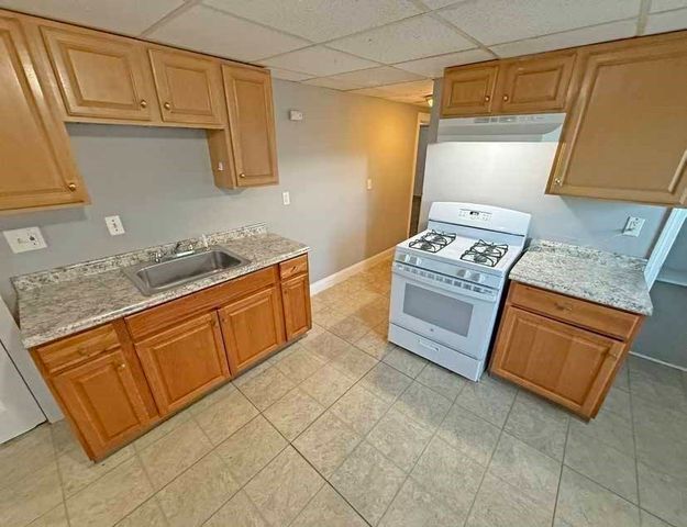 129 S Elm St, Haverhill, MA 01835