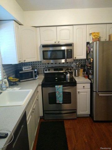 1555 Brentwood Drive Apt 149, Troy, MI 48098