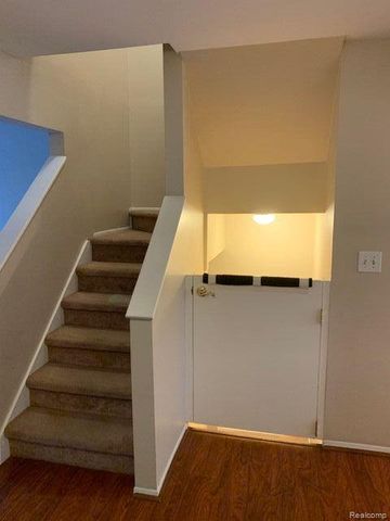 1555 Brentwood Drive Apt 149, Troy, MI 48098