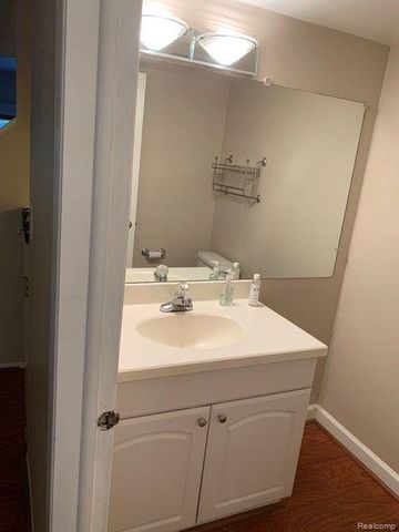 1555 Brentwood Drive Apt 149, Troy, MI 48098